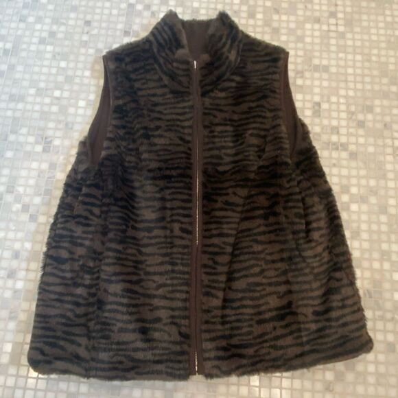 Cedrics Women’s Dark Brown Reversible Fur Vest - Picture 1 of 12